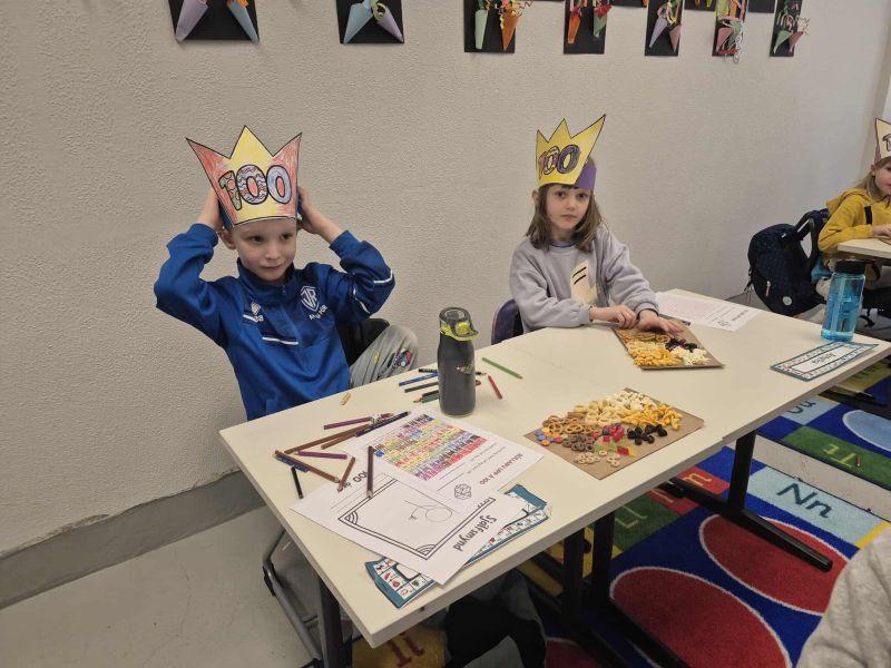 Ánægðir nemendur á hundrað daga hátíð