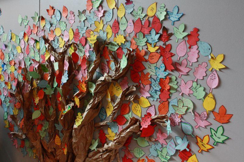 Góðverkatré unnið af nemendum á miðstigi