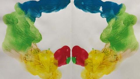 2. bekkur vinnur með samhverfu mynda í stærðfræði